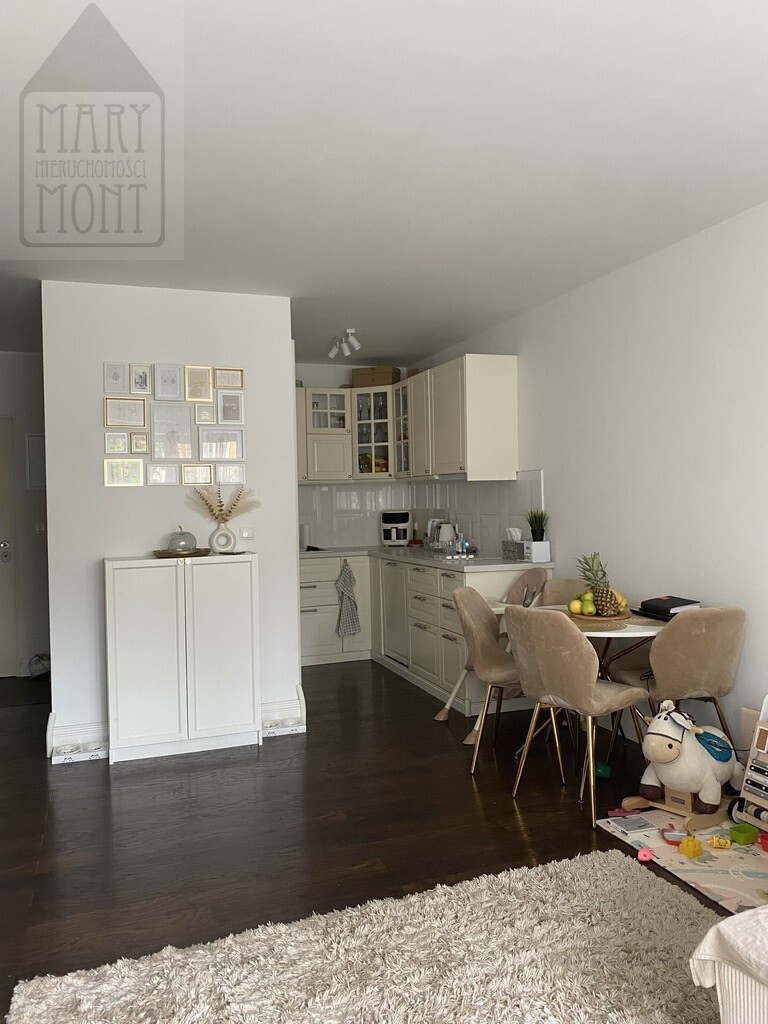 APARTAMANT W CENTRUM ŁOMIANEK. MIEJSCE POSTOJOWE