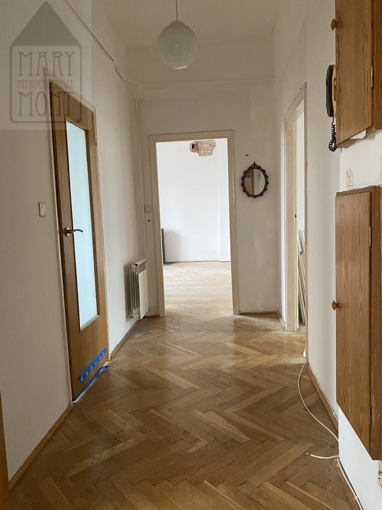 Apartament w kamienicy na Mokotowie. 3 pokoje